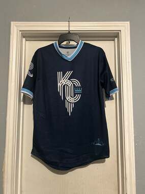 MLB Kansas City Royals City Connect V-Neck Jersey Shirt Navy Medium